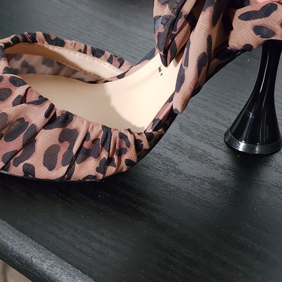 Gianni Bini Henzlee Leopard Print Chiffon Wrap Dress Pumps Size 6 - Picture 5 of 9